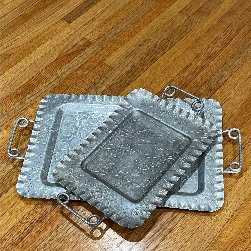 Trays set of two hammered aluminum trays